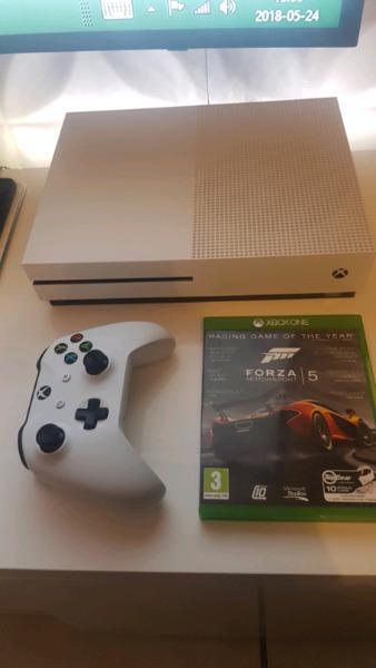 Xbox One S 500GB - Excellent condition