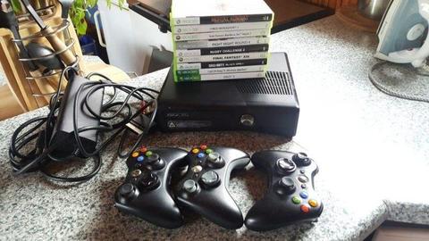 Xbox 360 + games + controllers