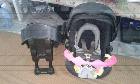 GRACO CAR SEAT AND BASE