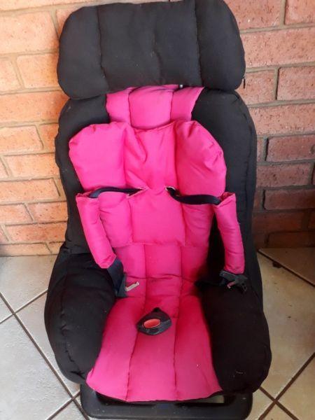 Baby car seat in great conition