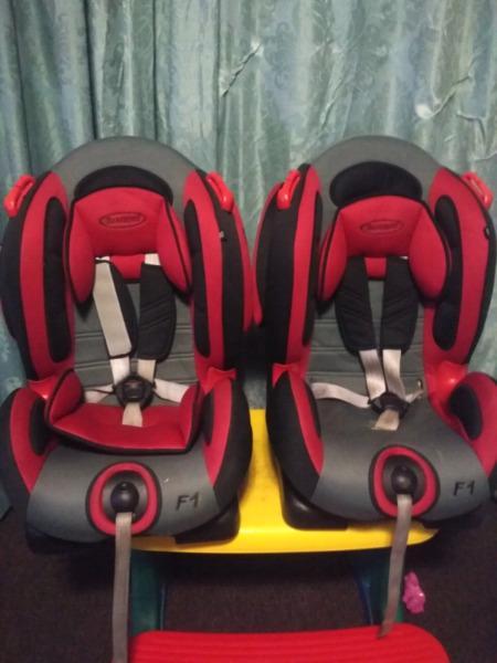 2 Bambino F1 9-25kg car seats available