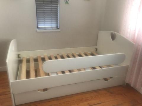Kids bed excellent condition