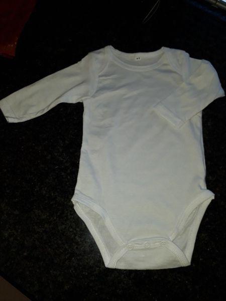 We supply 100% cotton blank baby Onesies perfect for printing,embroidery, sewing etc