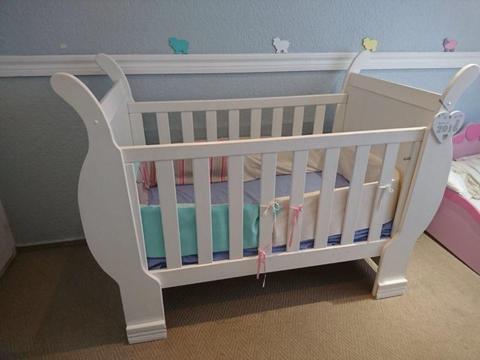 White Sleigh Cot (linen, Mattress & bumpers included)