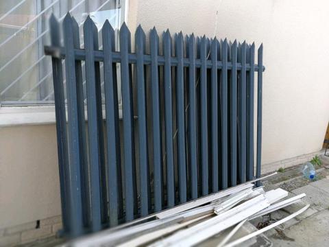 Heavy duty palasade fence x3
