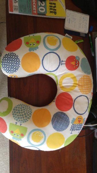 Baby feeding pillow