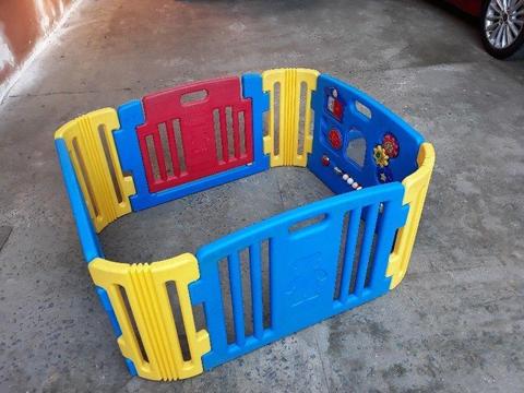 Children's play pen Urgent