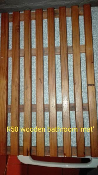 Wooden bathroom mat