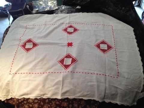 VINTAGE HAND MADE STITCHED EMBROIDERY TABLE CLOTH 1m x 1m