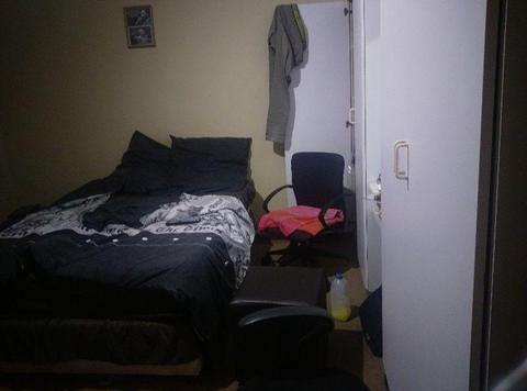 A specious room to rent in Richmond Hill R1800/ m