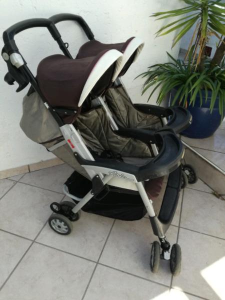 Pegperego aria twin pram