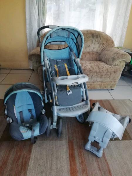 Graco travel system with base