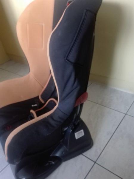 PRAM AND SEAT IN EXCELLENT CONDITION R900.00 NEGOTIABLE