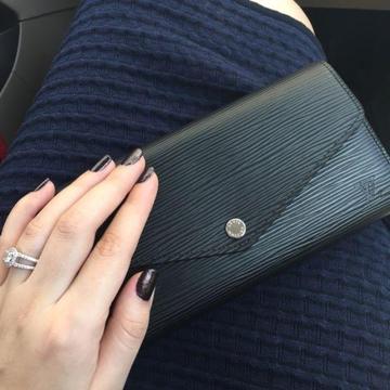Louis Vuitton Sarah Wallet in Epi Leather