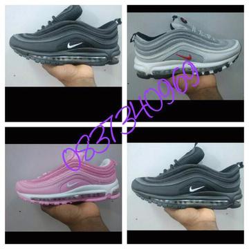 Top quality sneakers ( Courier delivery also available)