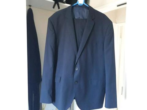 Gents Woolworths suit, only worn once, Jacket size 48 Trousers 40