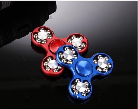 FINGER TIP TREFOIL TRI-SPINNER