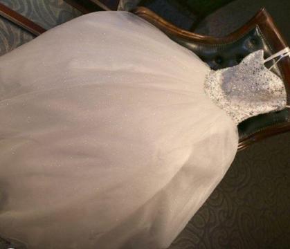 White Ball Gown for sale - still in excellent condition R5500 - Princess cut size 2(28-32)