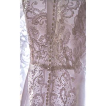 stunning lace wedding dress