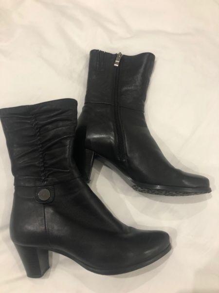 Boots - Genuine leather mid-calf black boots