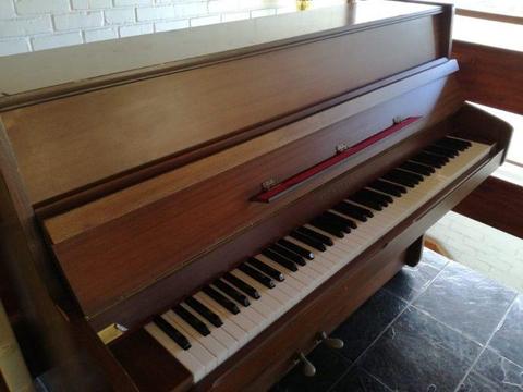 1970's Otto Bach Piano FOR SALE MAKE AN OFFER