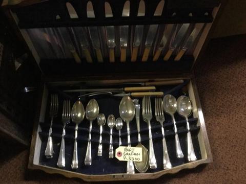 Spectacular Bone handled canteen, also with then little spoons so special to this set