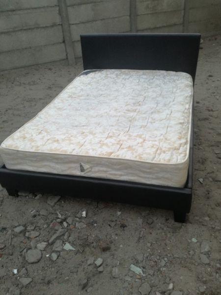 Sleigh double bed R1600