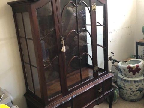 Magnificent ball and claw Display cabinet