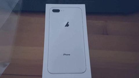 New sealed iPhone 8 Plus 64 GB - Silver