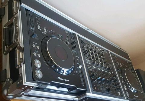 2 X PIONEER CDJ-1000MK3 + 1 X PIONEER DJM-800 DJ MIXER (FLIGHT CASE NOT INCLUDED)