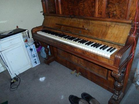 Berlin Upright piano for sell