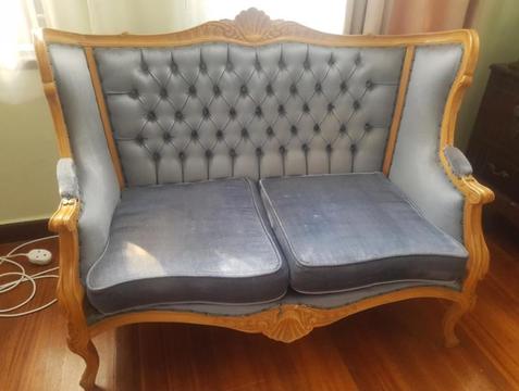 Antique lounge suite R18000