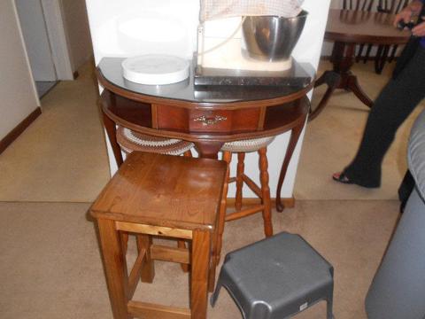 Beautiful Half-moon Entrance Hall Table : Great Condition