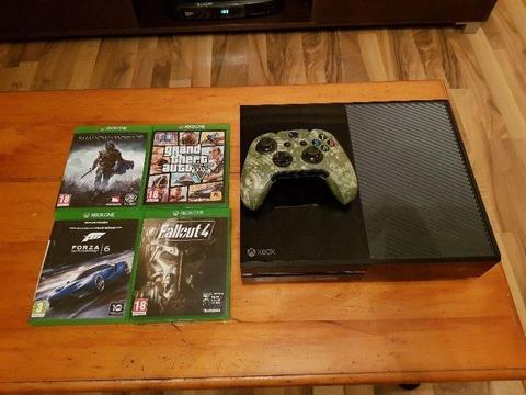 Xbox One Console + Controller + 4 games