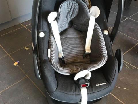 Good as new Maxicozy PEBBLE Infant carseat