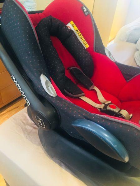 Maxi Cosi Car Seat with ISOFIX base