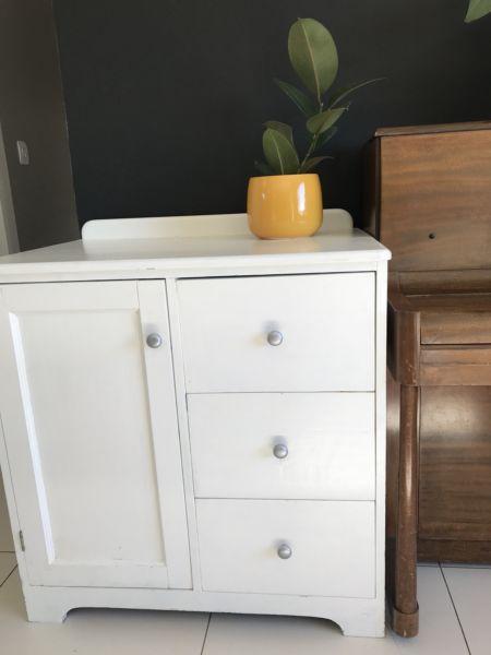 Baby Changing Cabinet // Compactum