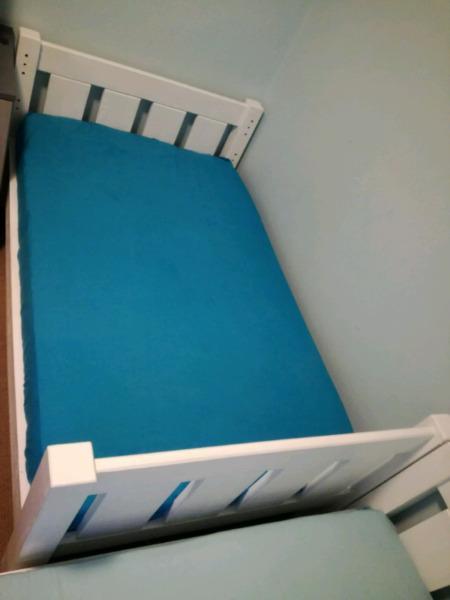 Toddler bed for sal