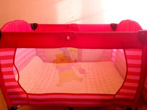 Baby sleeping cot for R200 negotiable