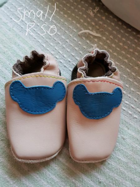Leather baby shoes