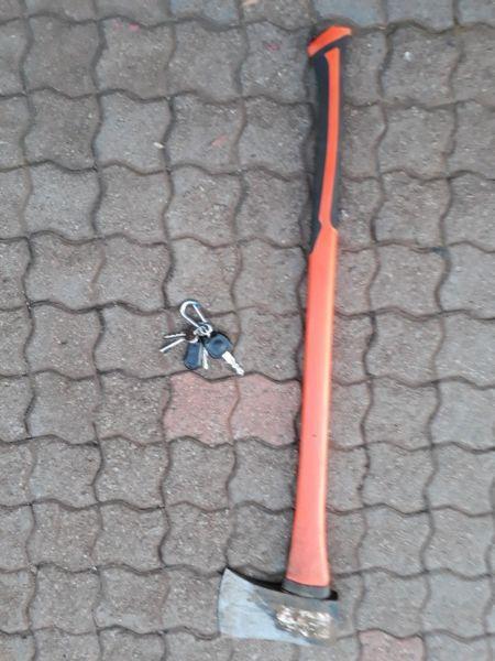 Axe for Garden use. 1 meter in length. Used once R500 ONCO