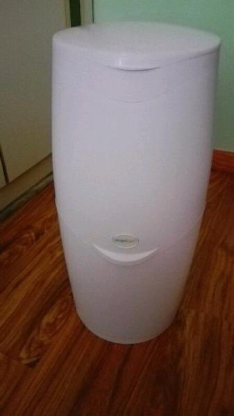 Angelcare nappy bin and mosquito net for sale