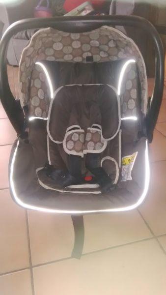 Chelino travel system in good condition