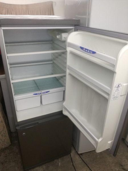 Defy fridge freezer R1900