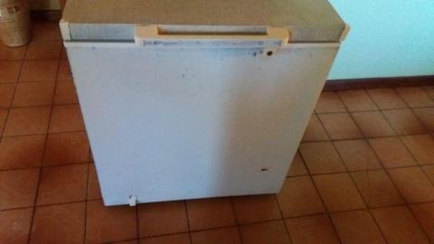 Freezer for sale works only R800
