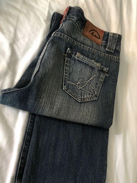 Low cut jeans