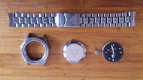 Tauchmeister T0006 Automatic Watch (Taken Apart)