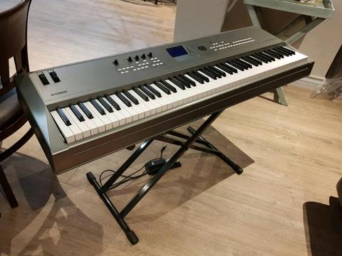 Yamaha MM8 piano/synth