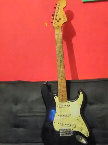 Squier Affinity strat maple neck