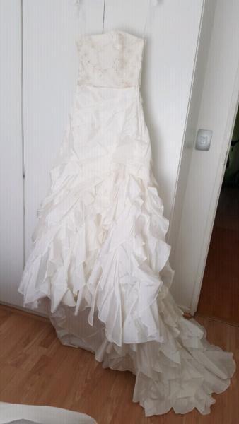 Bride n Co dress for R2000 price negotiable, make me an offer
